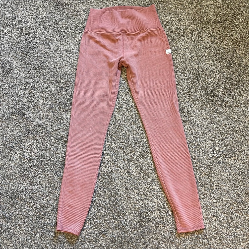 Vuori Women's Leggings in Dusty Rose - Picture 2 of 5